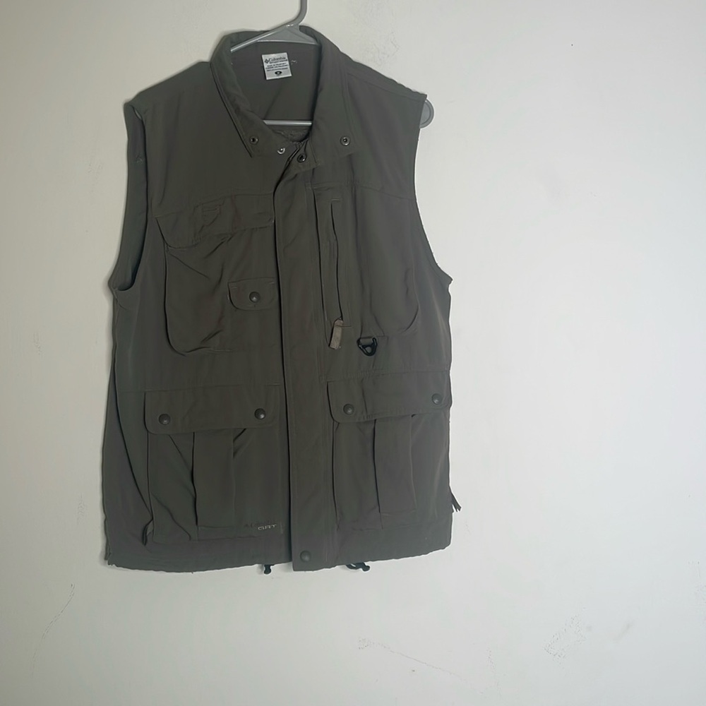 Columbia green Omni dry medium tactical fishing vest​